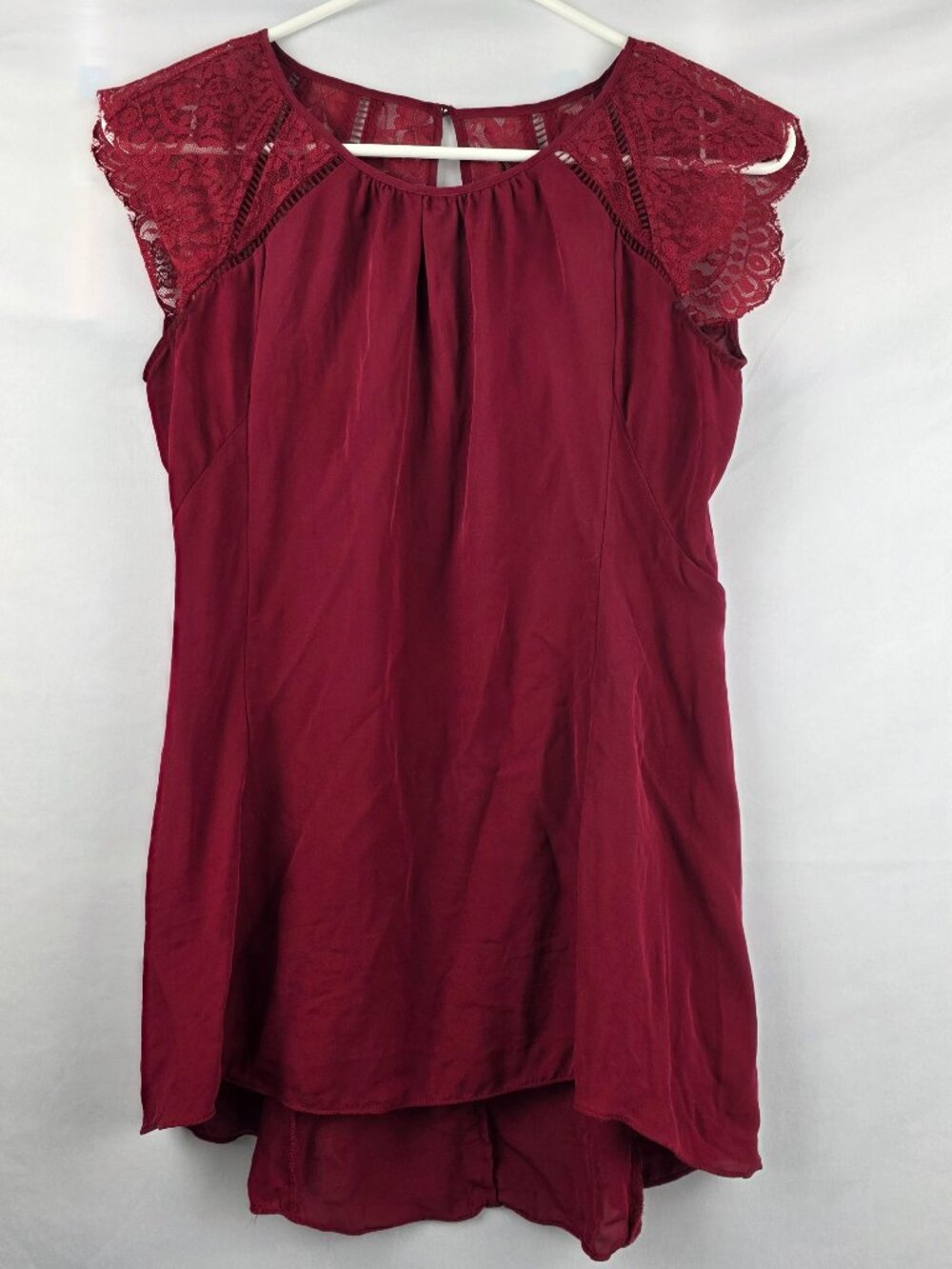 White House Black Market Silk Top Burgundy Lace‎ Cap Sleeve Keyhole Back